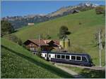 Der GoldenPass Express GPX 4068 von Montreux nach Interlaken Ost bei Weissenburg.