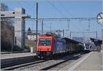 In Rorschach überraschte mich die SBB Cargo Re 484 006, die mit einem Güterzug in Richtung St.Margrethen fuhr.