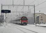SBB: Zwei Tage nach Weihnachten ist in Solothurn der erste Schnee am Morgen des 27. Dezember 2014 gefallen. IR Konstanz-Biel anlsslich der Durchfahrt des Bahnhofes Solothurn-West.
Foto: Walter Ruetsch  