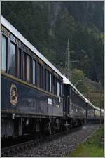 Edel �ber die Alpen - der Venice Simplon-Orient-Express ist  kurz vor dem Pfaffensprungkehrtunnel auf der Gotthardbahn auf dem Weg in den S�den.