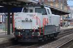 Sersa, ex-SBB 940 004 näht ein Gleisbaugerat in Pratteln am 23 Juni 2024.