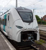 Detailbild des dreiteiligen Siemens Mireo Smart 3464 002 / 3464 202 / 3464 102 (94 80 3464 002-9 D- SIEAG / 94 80 3464 202-5 D-SIEAG /94 80 3464 102-7 D-SIEAG) der Siemens Mobility GmbH, der am 20 Mai 2025 durch den Hauptbahnhof Münster (Westfal ...