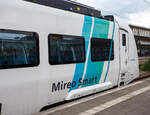 Detailbild des dreiteiligen Siemens Mireo Smart 3464 002 / 3464 202 / 3464 102 (94 80 3464 002-9 D- SIEAG / 94 80 3464 202-5 D-SIEAG /94 80 3464 102-7 D-SIEAG) der Siemens Mobility GmbH, der am 20 Mai 2025 durch den Hauptbahnhof Münster (Westfal ...