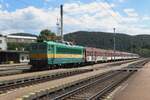 ZSSK 163 107 steht am 23 Juni 2022 in Kysak mit ein osobni nach Poprad-Tatry.