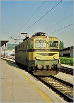Die SZ 342 037 in Ljubljana. 
Ein Analog-Bild vom 3. Mai 2001