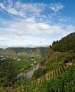 Blick ins Moseltal (Mosel aufw�rts) am 18.07.2012 vom Rasthof Winningen-West  Moselblick.