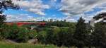 Blick von einem Aussichtspunkt nahe der Roten br�cke auf den Stadtteil Kirchberg der Stadt Luxemburg. 09.2025