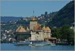 Sommerzeit-Ausflugszeit und das Chteau de Chillon ist ein vielbesuchtes Ausflugsziel.