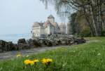 Nur zgernd schleicht der Frhling ums Chteau de Chillon.