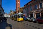 Ende Oktober 2021 war Wagen 2215 mit einer Kupplungsabdeckung unterwegs, die farblich ein Einzelstck war.