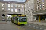 Auf der Mlheimer Friedrich-Ebert-Strae ist der Busverkehr zwischen dem Hauptbahnhof und der Station Stadtmitte, an der Umsteigebeziehungen zu allen Tram-Linien bestehen, gebndelt.