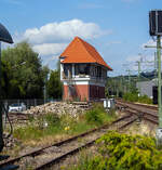 Das ehemalige mech. Stellwerk Essen-Kupferdreh (Kub) am 18 Juli 2015. 

Das Fahrdienstleiter Stellwerk der Bauform Jüdel ist außer Betrieb und wird heute privat genutzt. Es liegt nahe dem alten Bahnhof Kupferdreh, an der KBS 450.9 (DB-Str ...