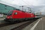 Am 3 Jänner 2020 verlässt 1116 092 Stuttgart Hbf mit einer IC nach Zürich HB.
