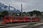 zillertalbahn/519302/-dieseltriebzug-der-zillertalbahn-steht-abfahrt . Dieseltriebzug der Zillertalbahn steht abfahrt bereit in Richtung Mayerhofen im Bahnhof von Jenbach.  22.08.2016