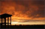 Wolkenhimmel, im Licht eines Sonnenunterganges.