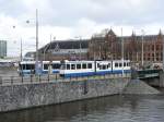 GVBA TW 841 Middentoegangsbrug, Amsterdam Centraal Station 04-03-2015.