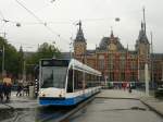 GVB TW 2137 Middentoegangsbrug, Amsterdam Centraal Station 16-09-2015.