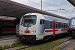 Steuerwagen eines IC Zuges verlässt mit ihrem Zug den Bahnhof von Trieste. 05.05.2025