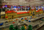 praha-hlavn-ndra-prag-hbf/794551/lego-modell-vom-hauptbahnhof-prag-praha-hlavn237 LEGO-Modell vom Hauptbahnhof Prag (Praha hlavní nádraží) am 23.11.2022. 

In der Halle des Prager Hauptbahnhofs gibt es eine kleine Bahnhofskopie aus LEGO-Würfeln. Auf einer Fläche von 15 m² steht das Modell aus mehr als 342.000 LEGO-Teilen, mit einem Gewicht von ca. 2.700 kg. Der Bau hat 2.137 Stunden benötigt. Das Modell des Prager Hauptbahnhofs wurde im Jahre 2015 von der Investitions- und Developmentgruppe CRESTYL für ihr Kaufzentrum in Kladno gebaut, wo es eine von sechs LEGO-Fabriken in der Welt gibt. Das Modell ist z.Z  in der Halle des Prager Hauptbahnhofs ausgestellt.   