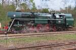 Stativ inklusive: 464 202 macht Dampf ins Eisenbahnbmuseum von Luzna u Rakovnika am Morgen von 11 Mai 2024.