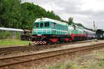 T435 0145 rangiert am 13 Mai 2012 mit ein Museumszug ins Eisenbahnmuseum Luzna u Rakovnika.