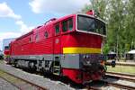 br-750-br-753-ex-268sd-t-4783-taucherbrille-brejlovec/795406/am-10-juni-2022-steht-der Am 10 Juni 2022 steht der frisch lackierter T478 3101 ins Eisenbahnmuseum von Luzna u Rakovnika.