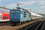 Noch himmelsblau: Zementzug mit CD 372 010 durchfahrt am 11 April 2014 Pirna.