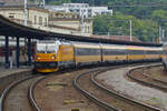 Lok 91 54 7 388 207-3 CZ-RJP von RegioJet f�hrt mit ihrem Zug in den Bahnhof Bratislava ein.