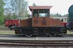 Quasi-Holzlok (der Holzpatron ist nr Farbe) 799 019 steht am 11 Mai 2024 ins Eisenbahnmuseum von Luzna u Rakovnika.