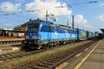 268d-cargo/690630/blau-blau-blau-lkw-walterzug-mit Blau, Blau, Blau: LKW Walterzug mit 383 003 steht am 23 September 2018 in Ceska Trebova unter ein beinahe blauer Himmel -von einige Wolkchen abegesehen.