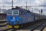 Leider ins Gegenlicht und in eigene Schatten durchfahrt am 18 Seoptember 2026 CD Cargo 363 255 mit ein Innofreight Kohlezug Kol�n auf den Weg nach Pardubice.