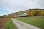 383 434-8 zieht bei Thüngersheim mit einem Containerzug in Richtung Süden. 21.10.24