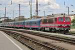 baureihe-418-ex-m41/655727/m21-2143-treft-am-7-mai-2016 M21-2143 treft am 7 Mai 2016 mit ein Regionalzug in Budapest Nyugati ein.