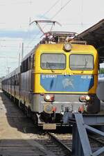 E_Lok 432 264 der Ungarischen Staatsbahn ist soeben mit ihrem Zug im Bahnhof von Budapest – Keleti angekommen.