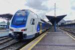 Triebzug 815 005 ist in den Bahnhof Budapest Keleti eingefahren.