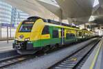 Trieb Zug 4746 315, von Ventus, steht abfahrt bereit im Bahnhof von Wien.
