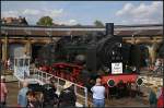 Auf der Drehscheibe prsentiert sich die Arnstdter 38 1182-5 dem Publikum (7. Berliner Eisenbahnfest, Bw Schneweide 12.09.2010)