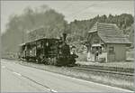 Mit einem Dampfzug der 'Emmentalbahn' auf der Fahrt nach Wasen i. E. erreicht die E 3/3 853 (UIC 90 85 0008 573-3) den Halt Oberei; ein Halt auf Verlangen. Die Strecke wird zwar nicht mehr von Fahrplanmässigen Reisezügen befahren, aber Bahn ...