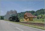 Mit einem Dampfzug der 'Emmentalbahn' auf der Fahrt nach Wasen i. E. erreicht die E 3/3 853 (UIC 90 85 0008 573-3) den Halt Oberei; ein Halt auf Verlangen. Die Strecke wird zwar nicht mehr von Fahrplanmässigen Reisezügen befahren, aber Bahn ...