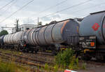 Vierachsiger 95 m³ Drehgestell-Kesselwagen mit Bremserbühne (Mineralöl-Kesselwagen) 33 80 7840 436-9 D-VTG der Gattung Zacns der der VTG Rail Europe GmbH (Hamburg), laut Gefahrguttafel/Warntafel 30/1202 beladen mit Diesel oder Heiz ...