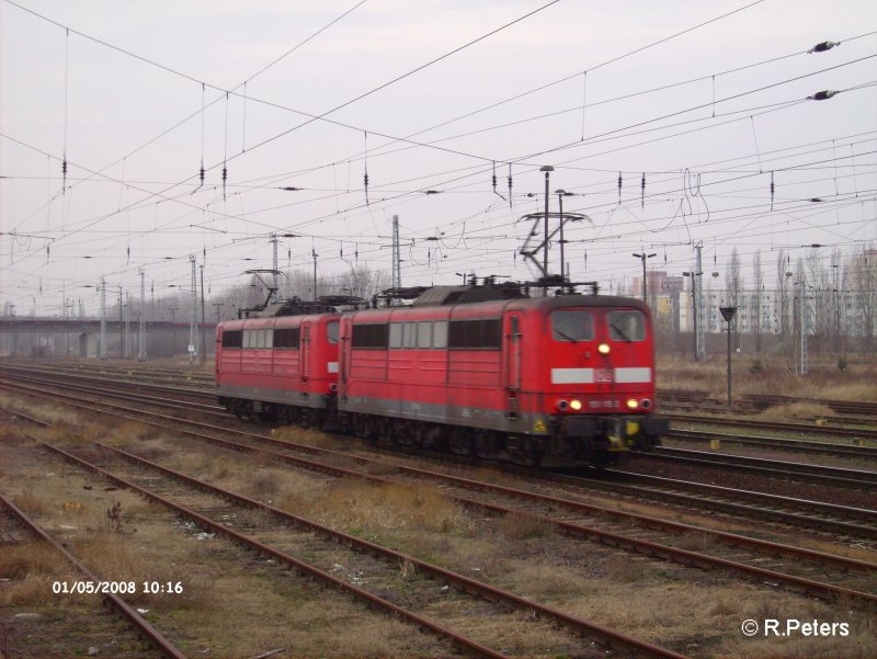 Zwei 151iger durchfahren Eisenh�ttenstadt. 05.01.08